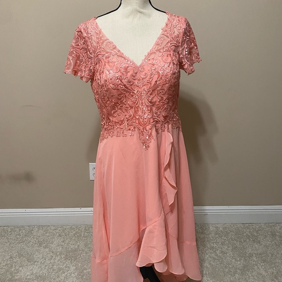 Coral dress, Size 14, 39.5 bust, 32.5 waist - Picture 3 of 7